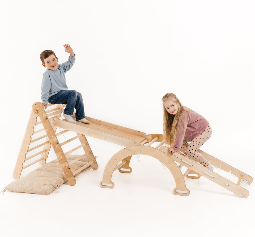 Set 5in1 Rampicante: Triangolo con scala, Arco/Dondolo, Tavola scivolo/Rampa, Rete da arrampicata e Cuscino