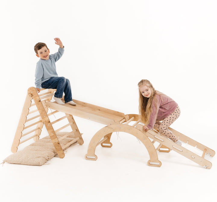Set 5in1 Rampicante: Triangolo con scala, Arco/Dondolo, Tavola scivolo/Rampa, Rete da arrampicata e Cuscino